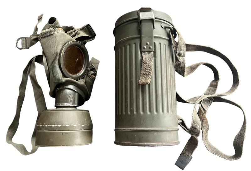 WH (Heer) Gasmask with Canister (Gasmaske M30 mit Blechbüchse M30) - Nice Used Condition