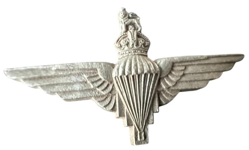 British (Airborne) Economy i.e. Plastic Parachute Regiment Cap Badge - Near Mint Condition