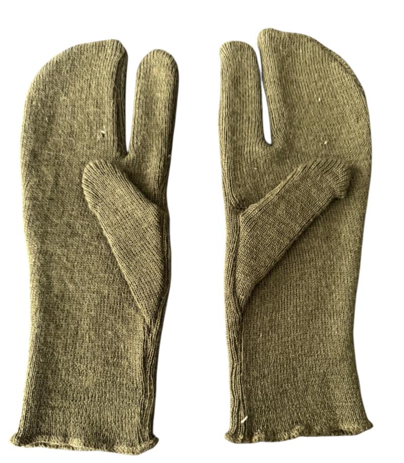 British Three Compartment Woollen Gloves - Unissued Condition