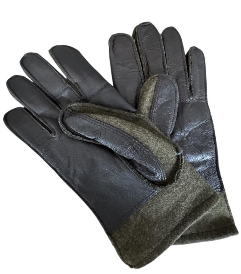 U.S. Wool Gloves With Leather Palm - Near Mint Condition