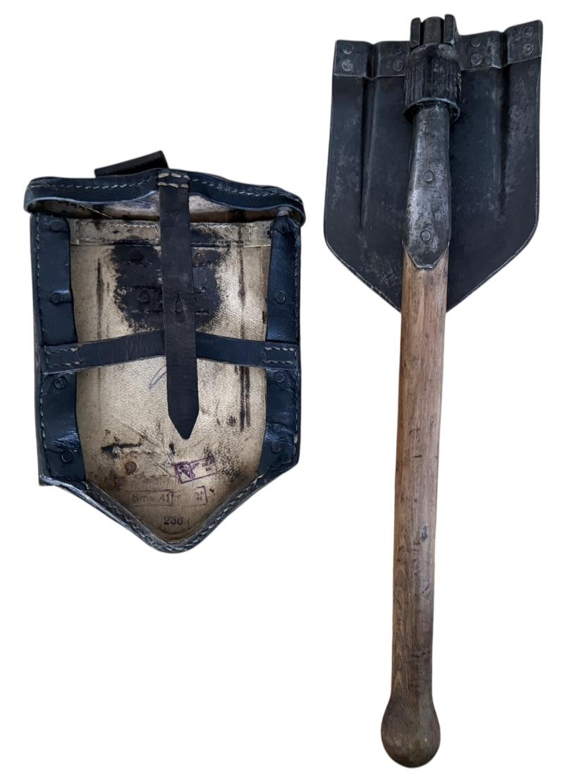 WH (Heer) Folding Intrenching Tool And Carrying Case 1941 - Nice Used Condition