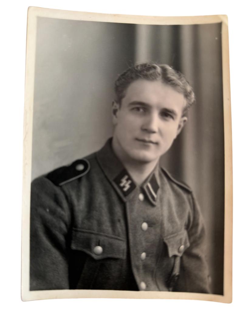 Waffen-SS Portrait Photograph, SS-Mann