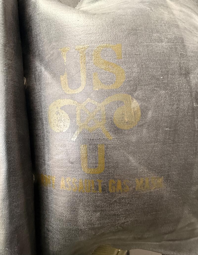 U.S. M5 Gasmask And M7 Assualt Carrier Mint Unussued Condition